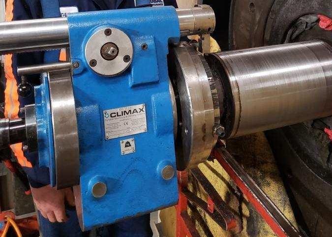 0 (1) onsite shaft turning
